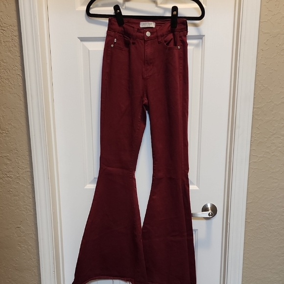 Judy Blue Denim - Judy Blue Women's Boot Cut Jeans in Burgundy